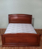 Продам итальянскую двуспальную кровать